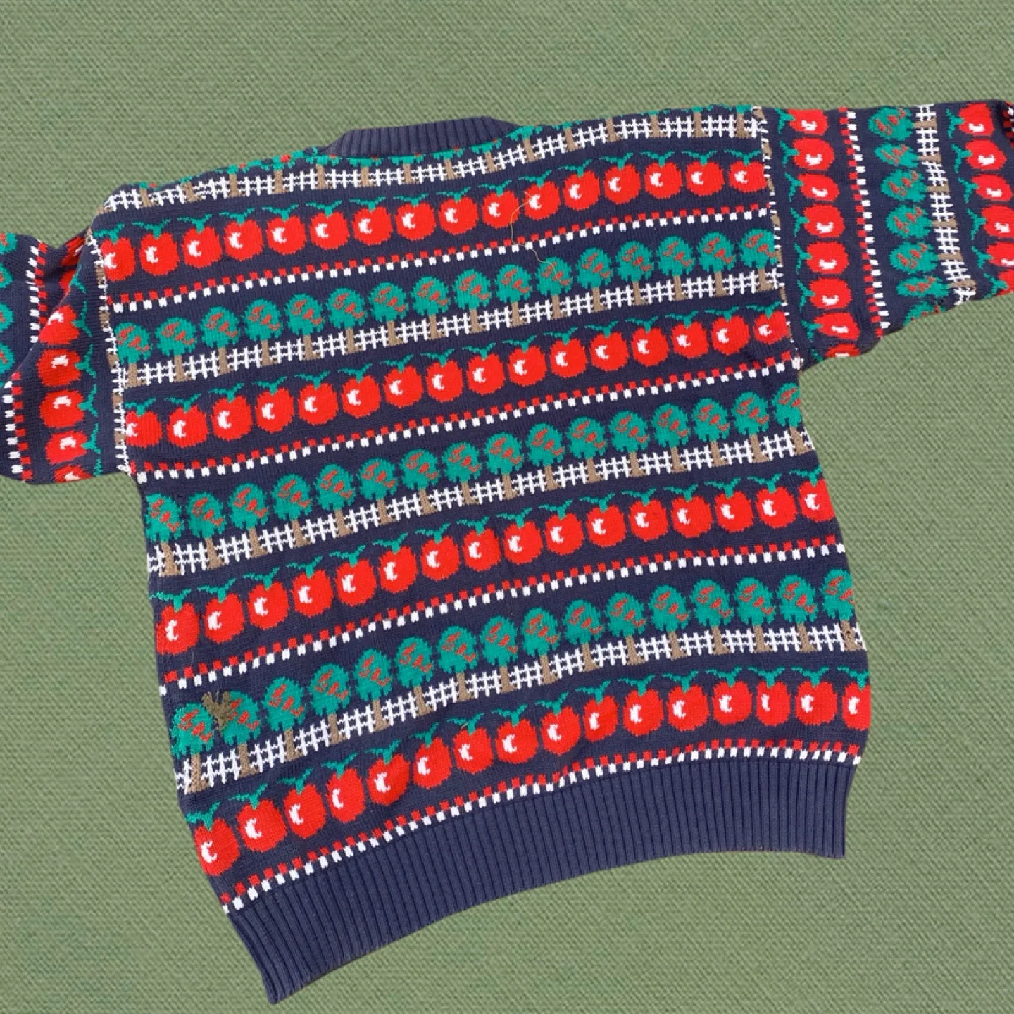 Vintage Apple Tree Knit Sweater (large) image indicator(3)