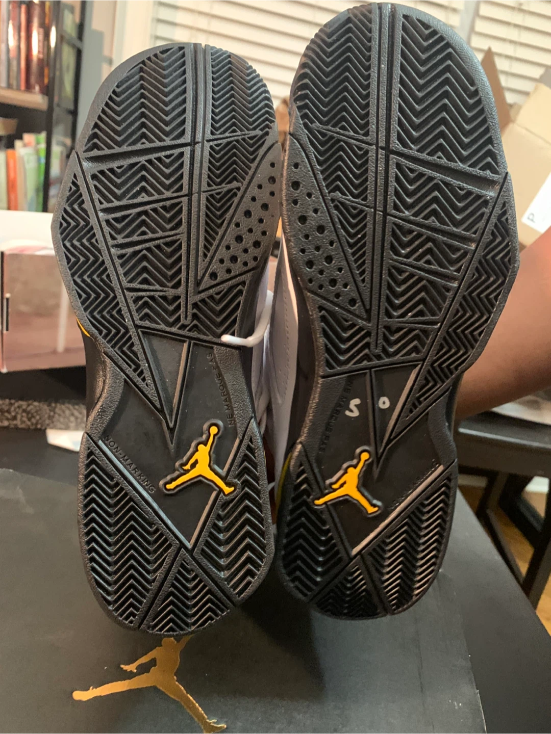 Jordan True Flight 6Y White/Yellow - photo 2