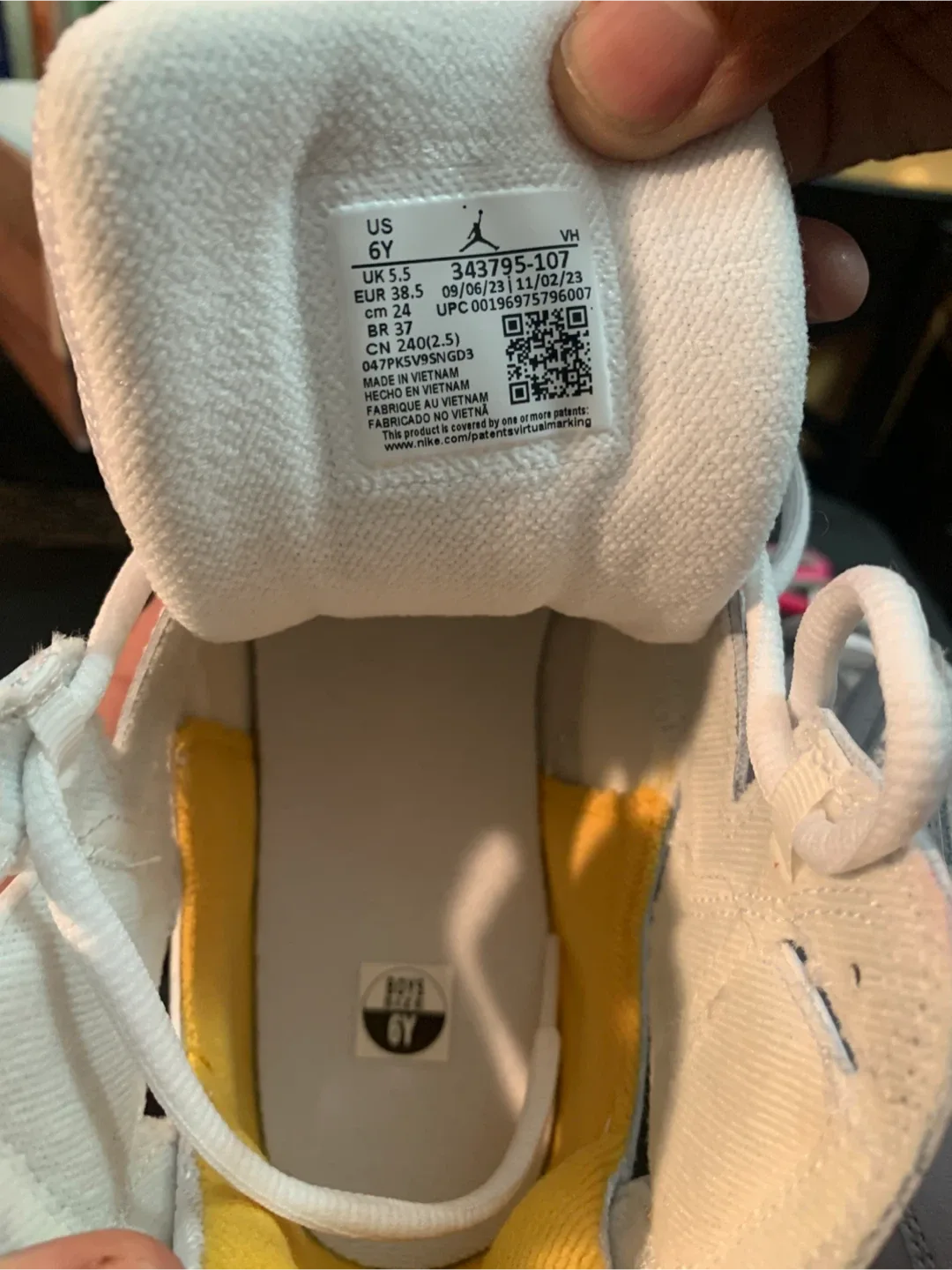 Jordan True Flight 6Y White/Yellow image indicator(5)