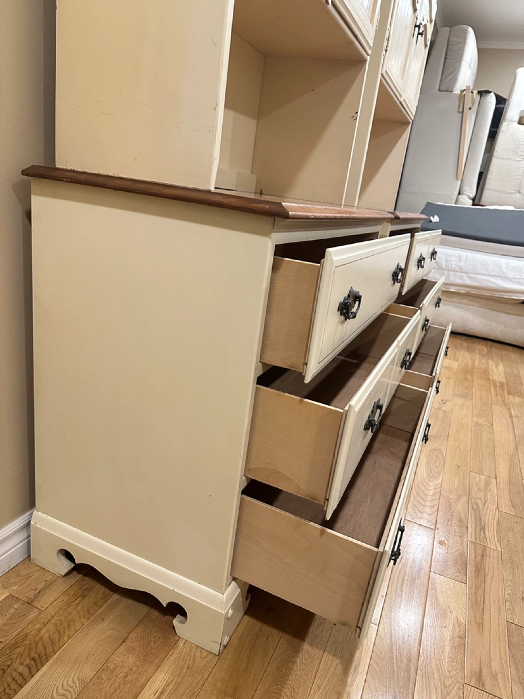 Vintage Solid Wood 2 Piece DROUIN Hutch Dressers (CAN DELIVER) - photo 5