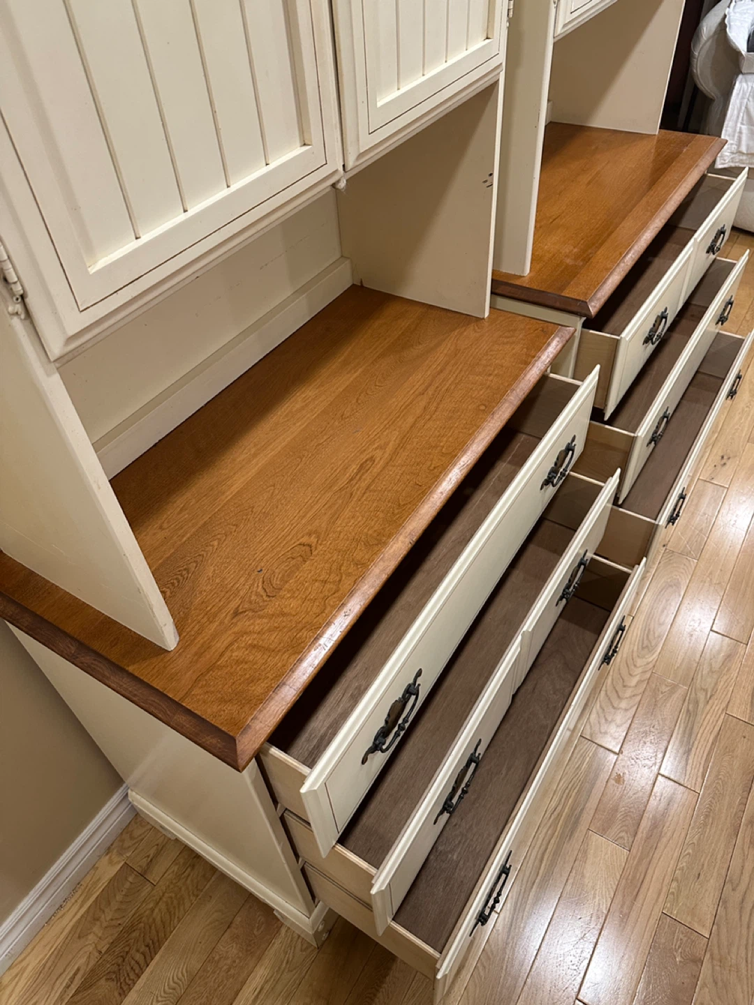 Vintage Solid Wood 2 Piece DROUIN Hutch Dressers (CAN DELIVER) - photo 3
