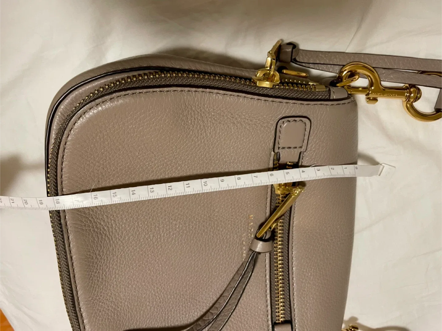 Marc Jacobs Grey Leather Crossbody Bag image indicator(3)