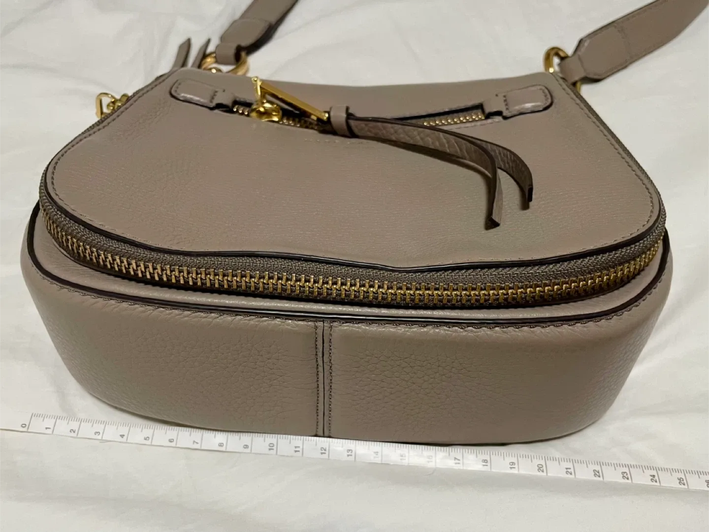 Marc Jacobs Grey Leather Crossbody Bag image indicator(4)