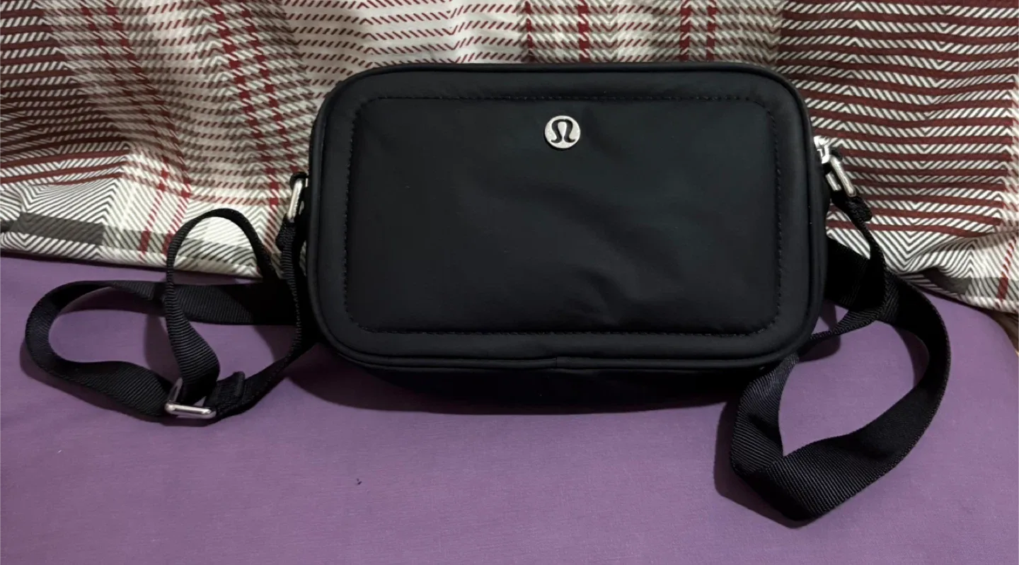 Lululemon Crossbody Camera Bag 2L - Black/Silver thumbnail