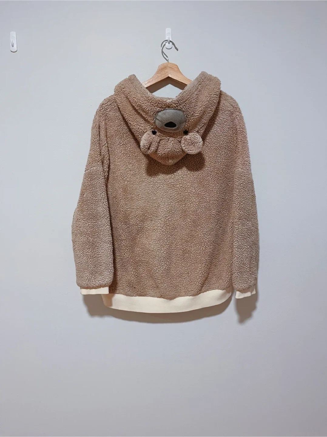 Discovery Island Bear Hoodie - Size M image indicator(2)