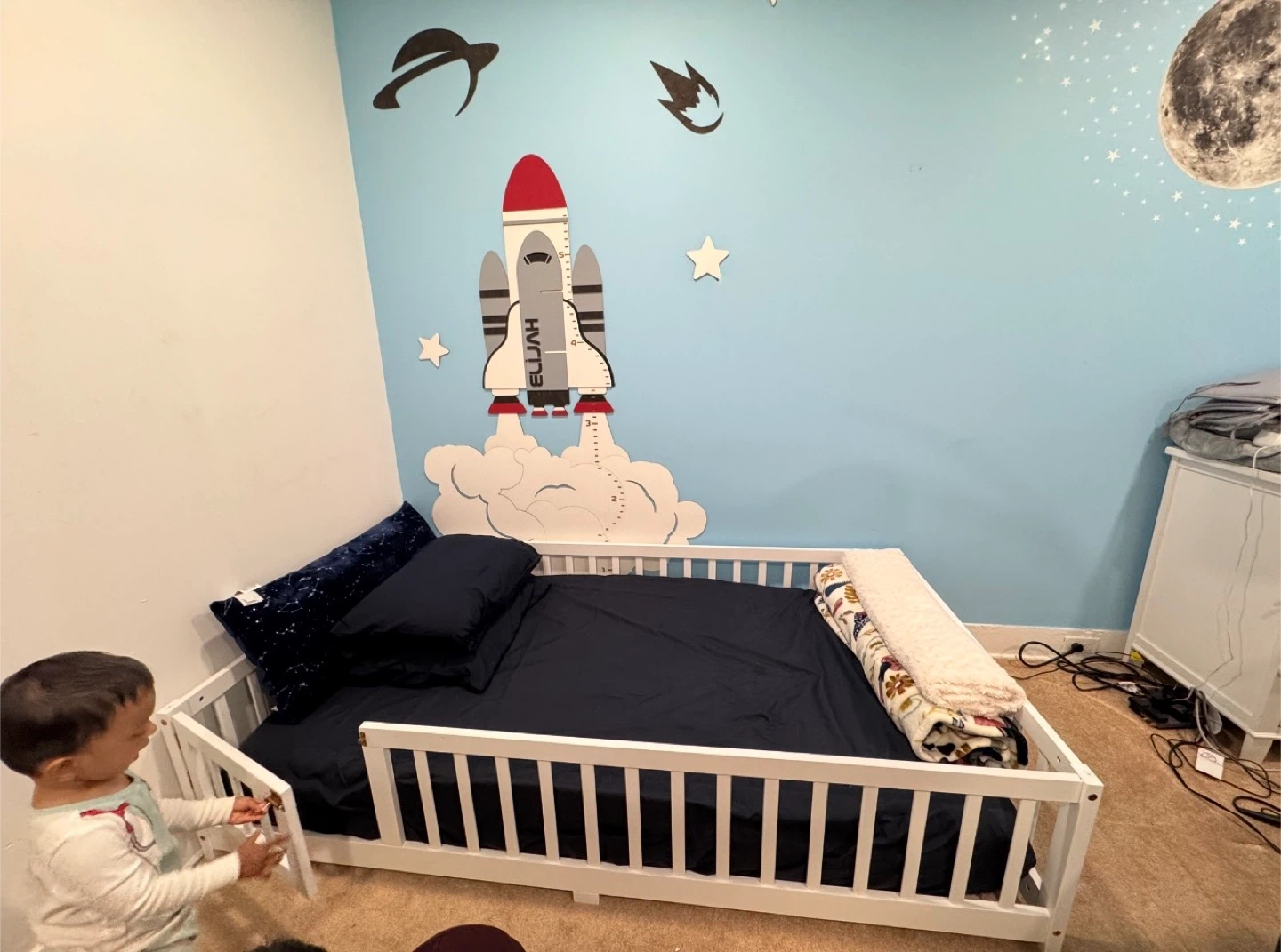 Twin Floor Bed with Slats and Center Support Bar