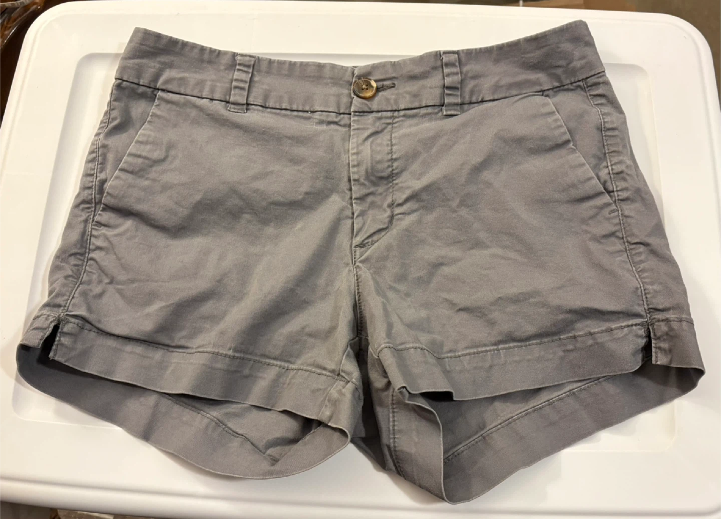 ✨✨Old Navy Everyday Khaki Short - Size 2