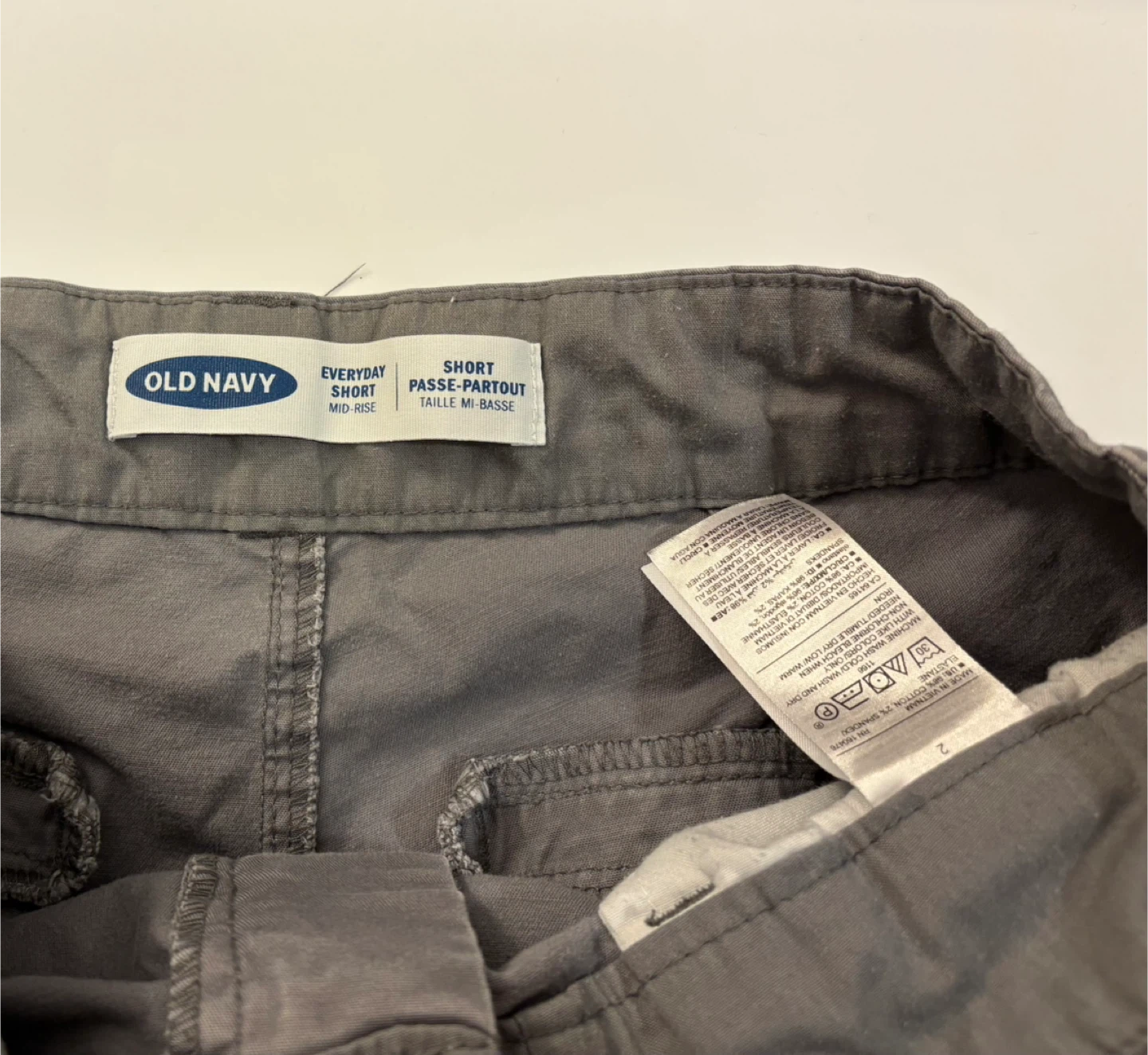 ✨✨Old Navy Everyday Khaki Short - Size 2 - photo 2