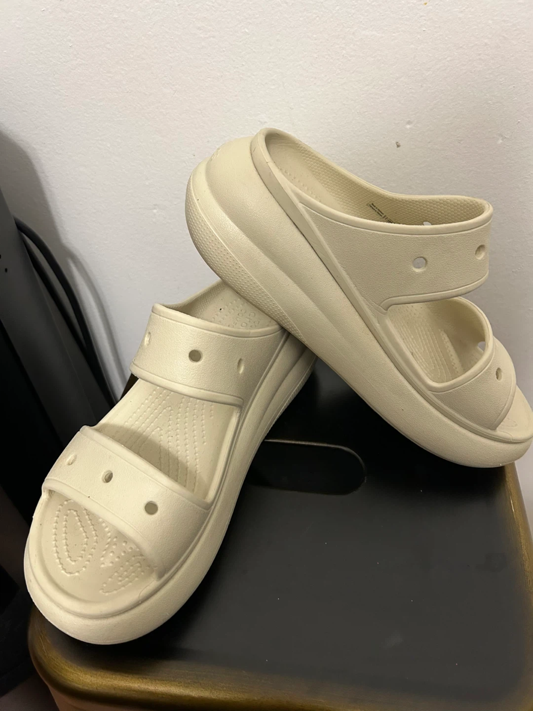 Crocs Women's Mega Crush Sandal Size 8 - photo 2