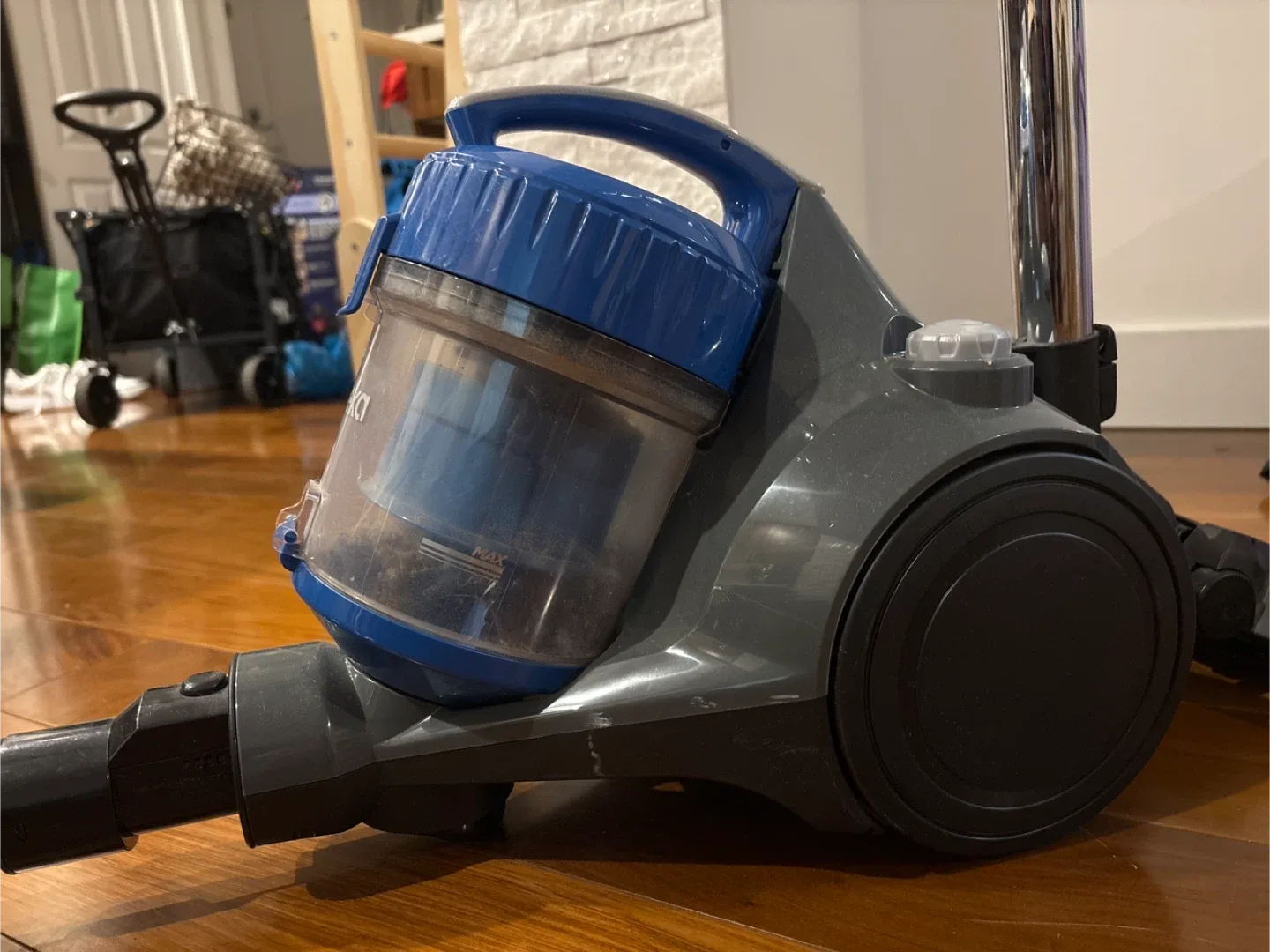 Eureka Vacuum Cleaner - Blue & Grey image indicator(2)