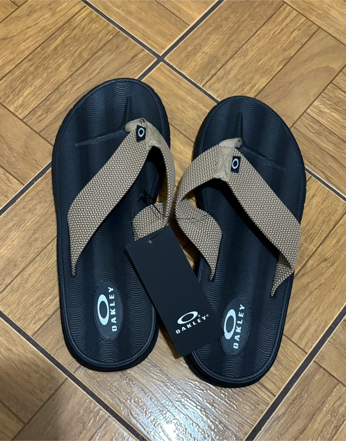 Men’s Oakley Ellipse flip flop, US 10, New with Tag thumbnail