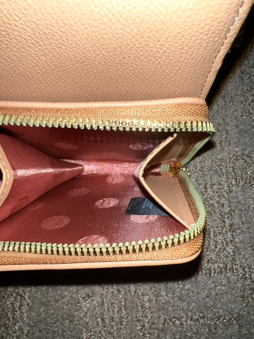Beautiful classy bag in perfect condition image indicator(5)