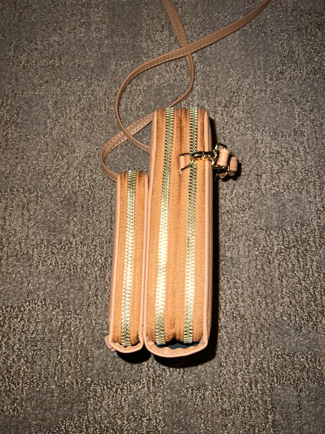 Beautiful classy bag in perfect condition image indicator(2)