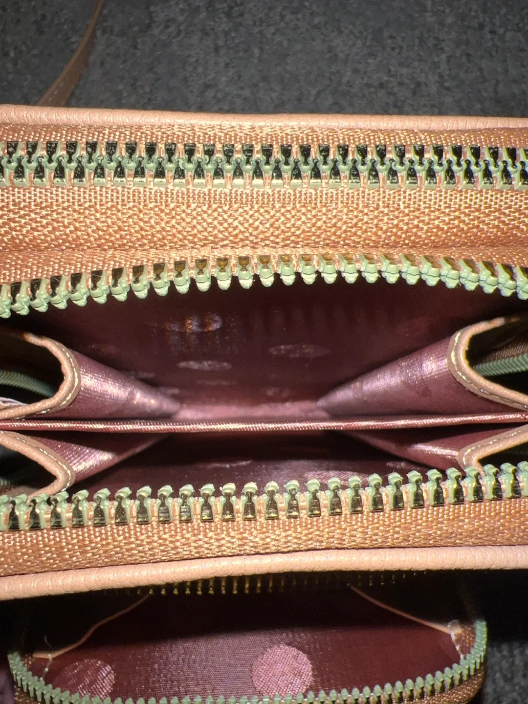 Beautiful classy bag in perfect condition image indicator(6)