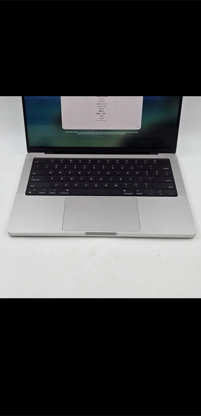 MacBook Pro 14" M3 Pro open box image indicator(5)