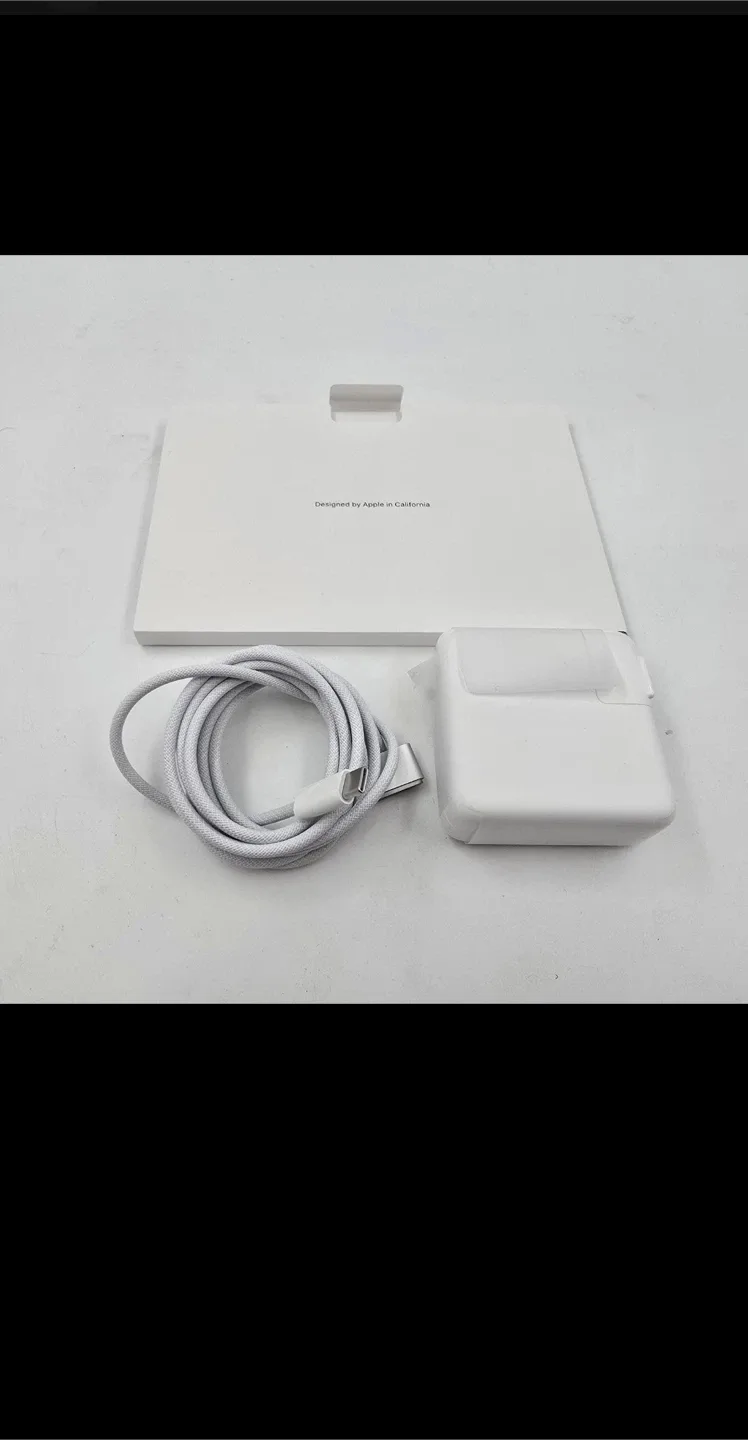 MacBook Pro 14" M3 Pro open box image indicator(10)