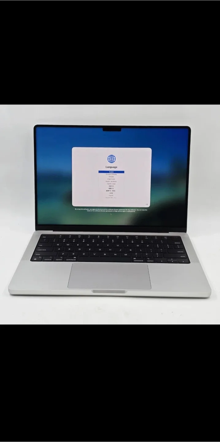 MacBook Pro 14" M3 Pro open box image indicator(4)