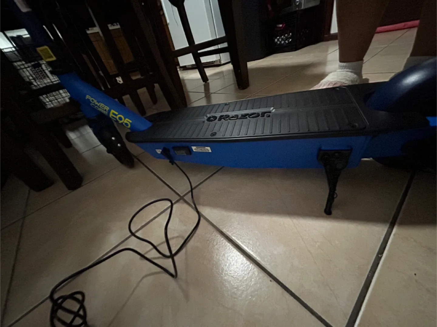 Razor Power Core E95 Electric Scooter - Blue image indicator(2)