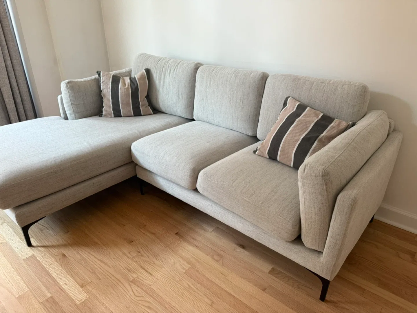 Light Gray Sectional Sofa image indicator(4)