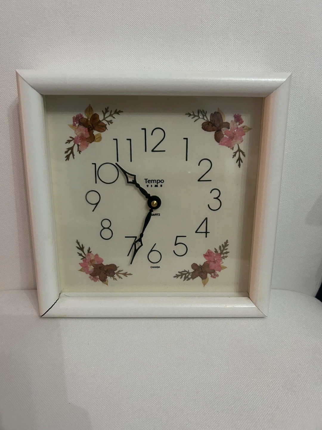 🥕🥕🥕Tempo Time Inc. Floral Quartz Clock