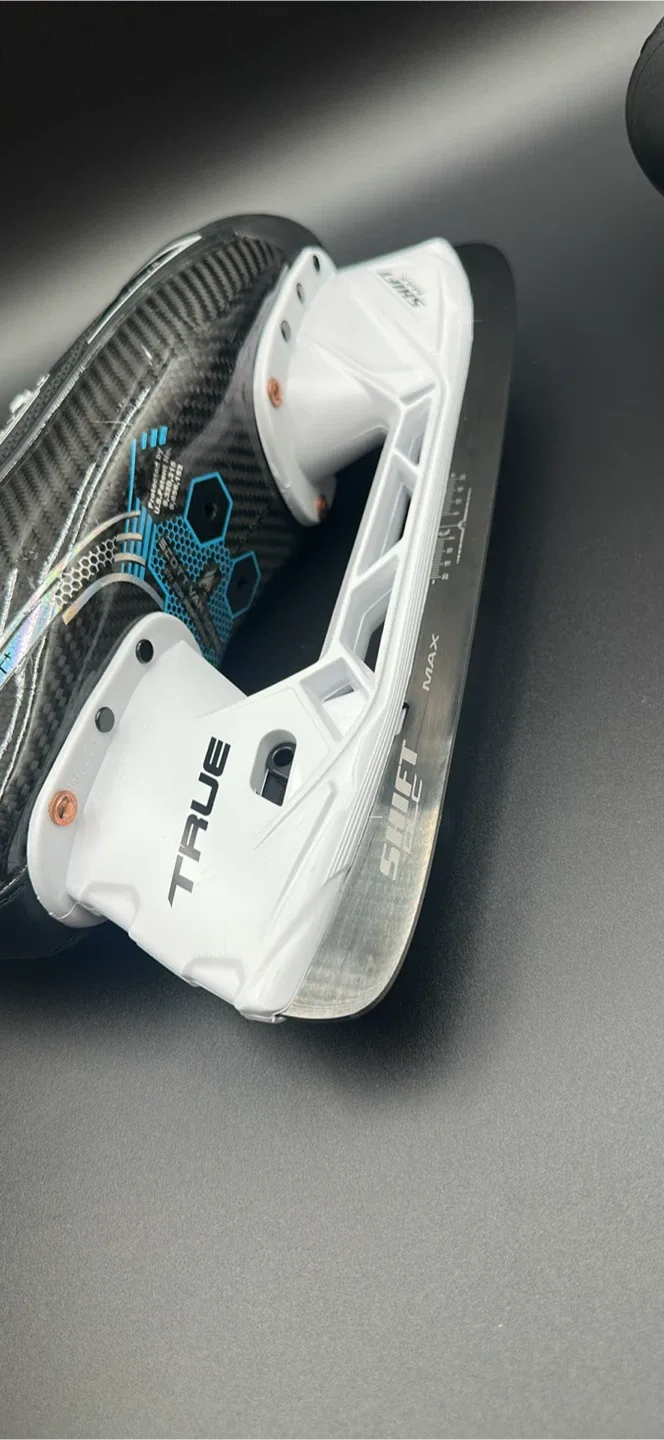 True Catalyst 9X4 Senior Hockey Skates 8.5 W EU 44 US 10 UK 9 image indicator(4)