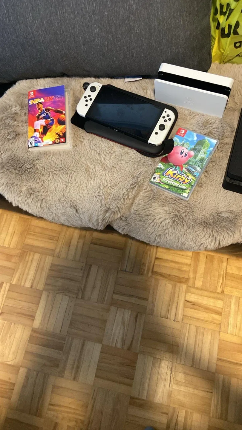 Gaming Consoles and Games Bundle image indicator(3)