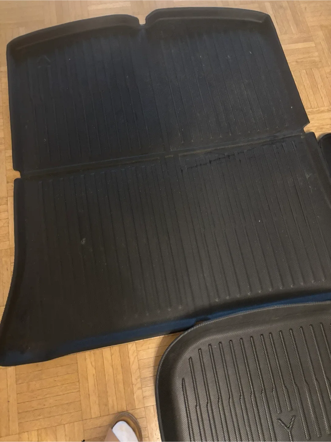 Car Floor Mats & Seat Covers - Black image indicator(2)