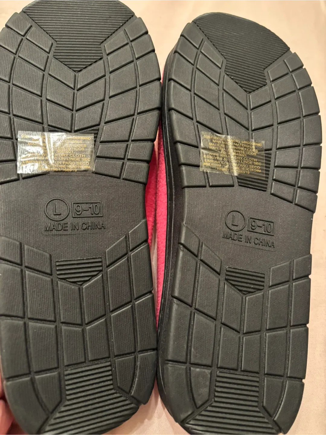 Fuzzy slippers - size 9-10 image indicator(2)