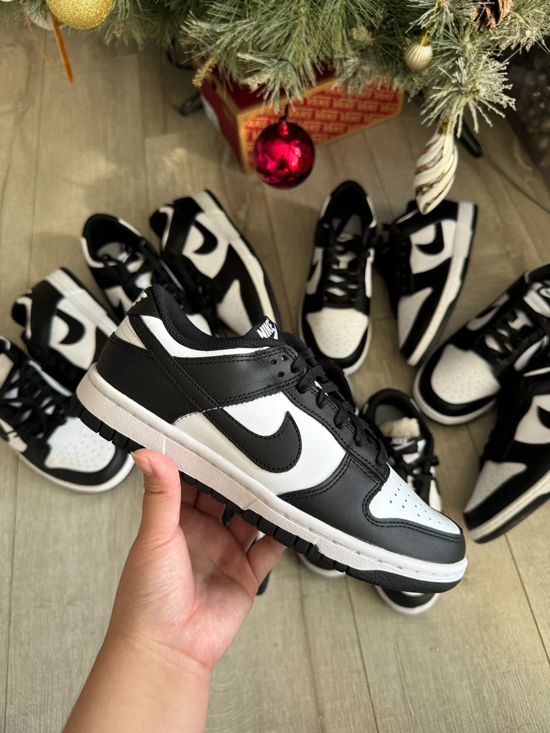 Nike Dunk Low Panda image indicator(2)