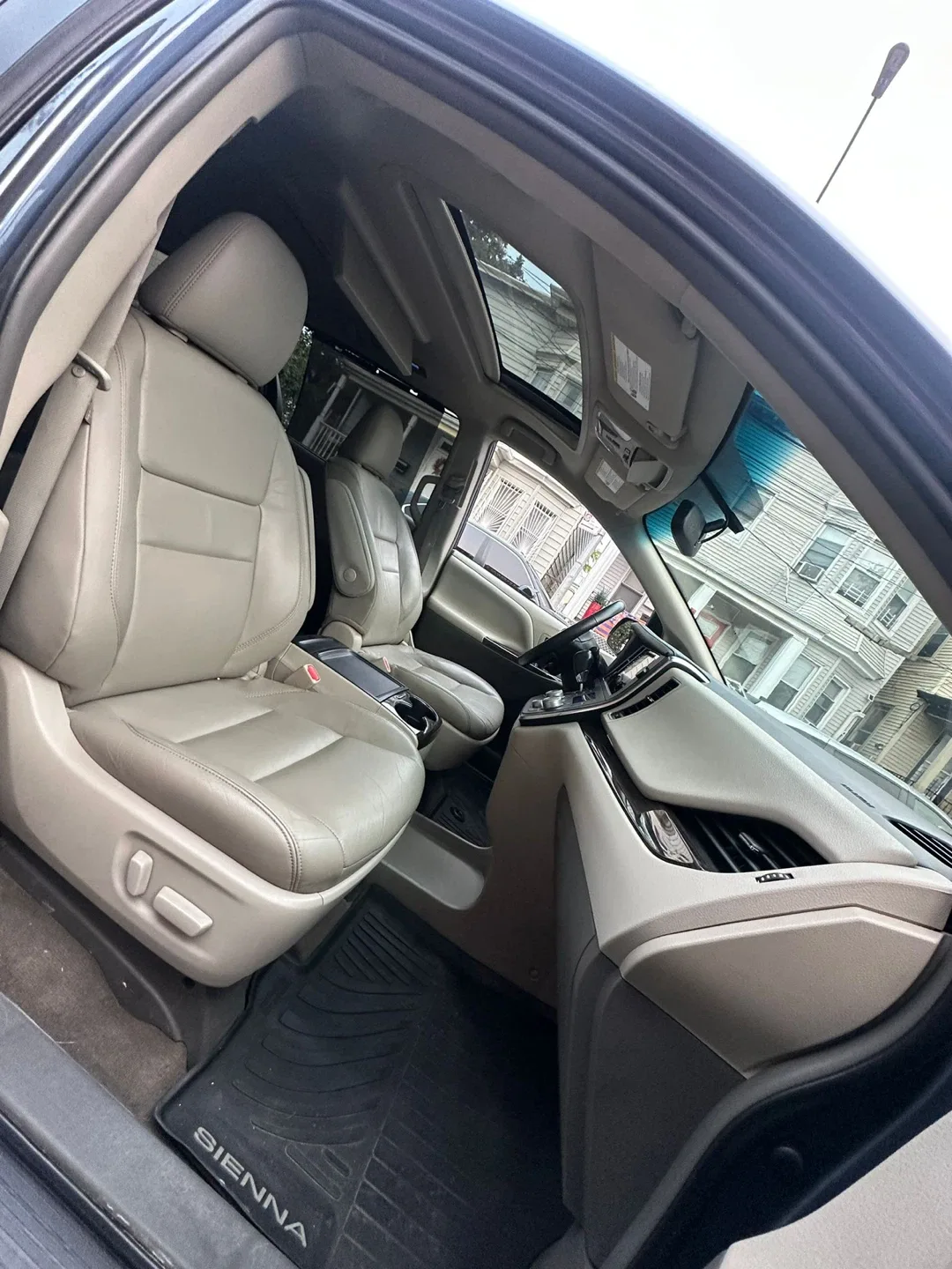 Toyota Sienna Minivan 2017 image indicator(6)