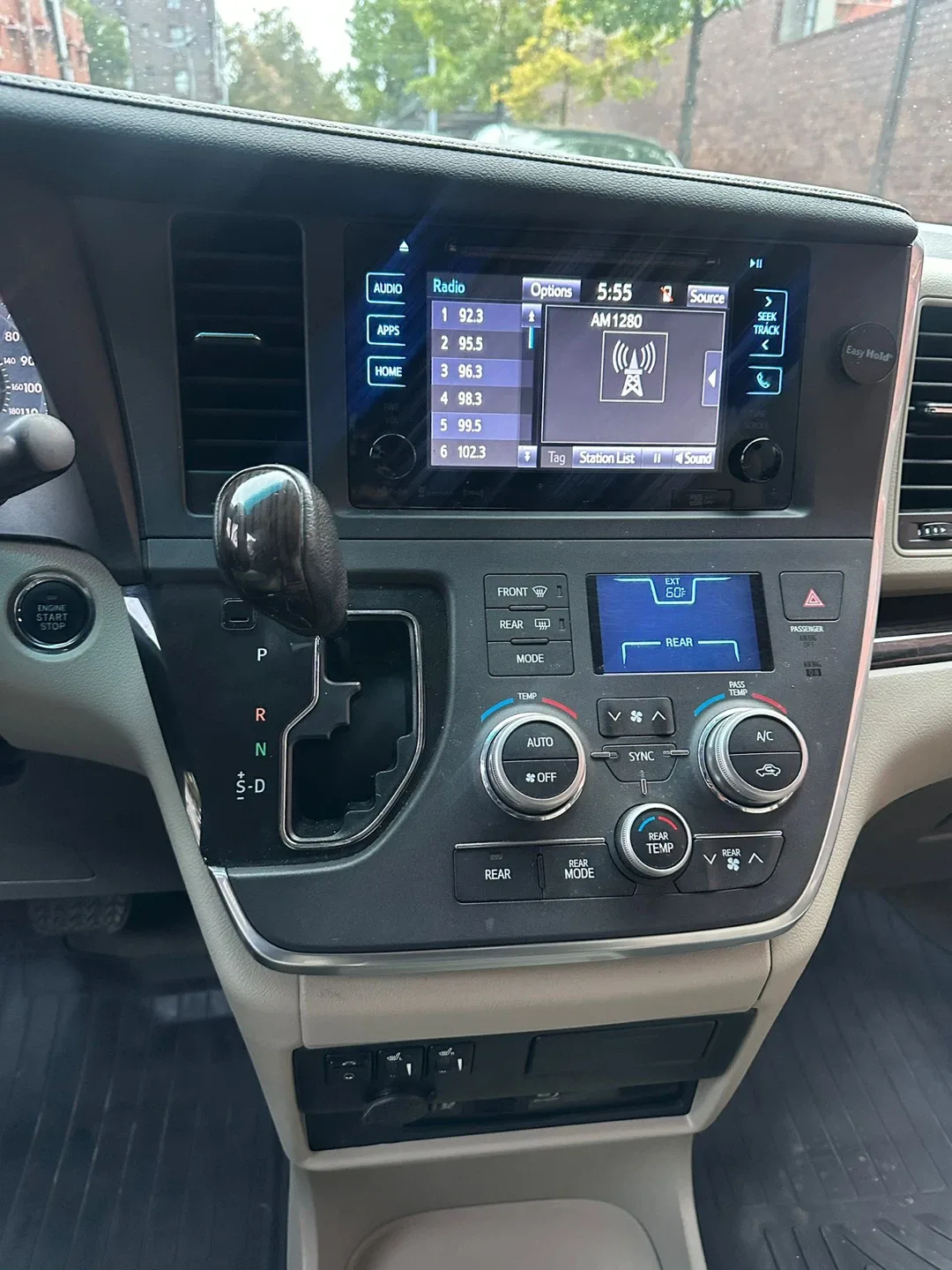 Toyota Sienna Minivan 2017 image indicator(9)