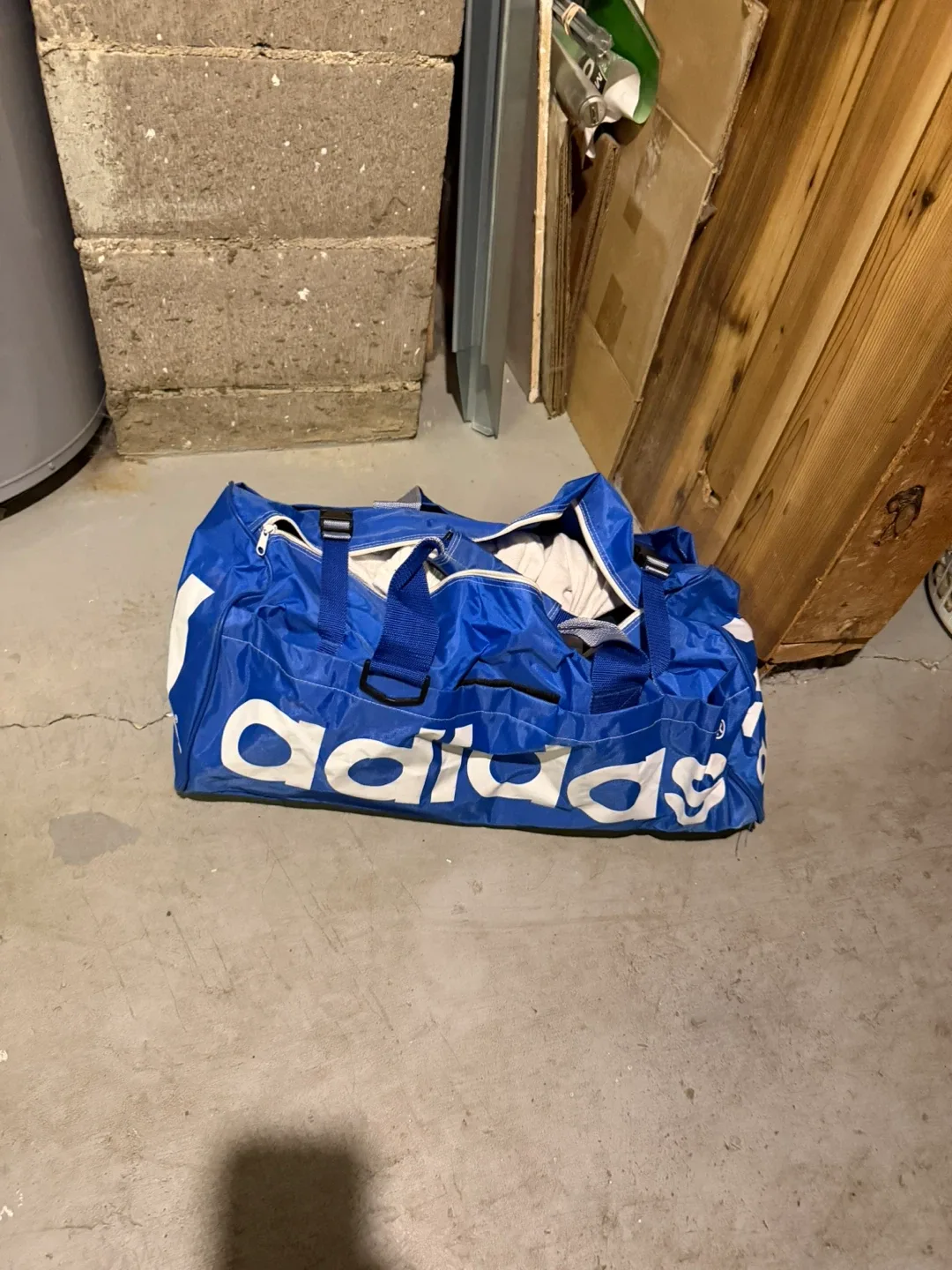 Assorted T-Shirts & Adidas Duffle Bag image indicator(5)