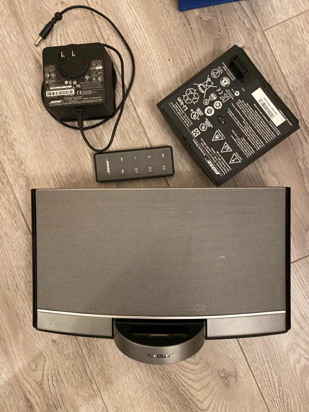 FREE 🥕🥕(broken) Bose SoundDock with Remote 🥕 thumbnail