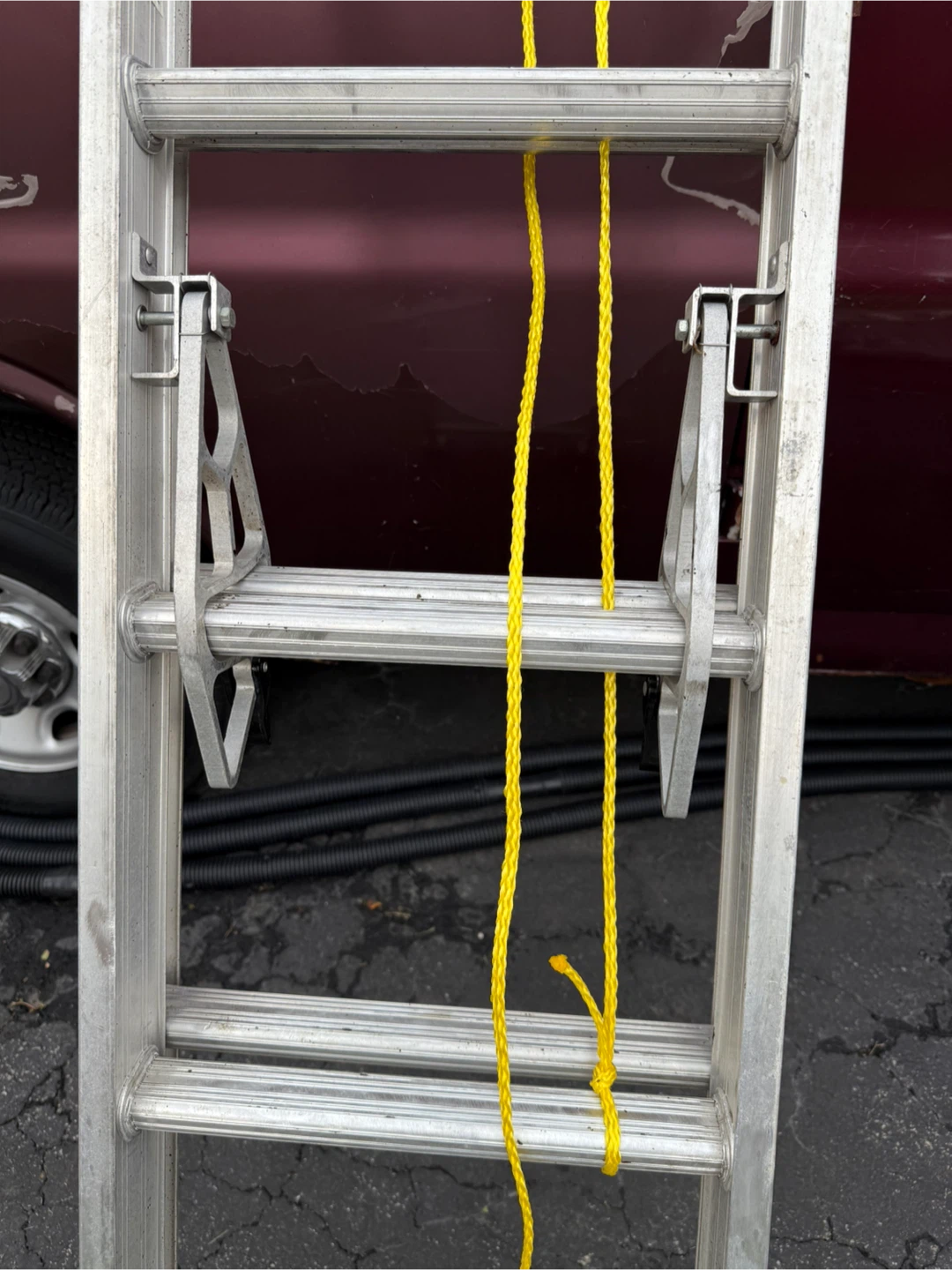 24’ Aluminum Extension Ladder - photo 5