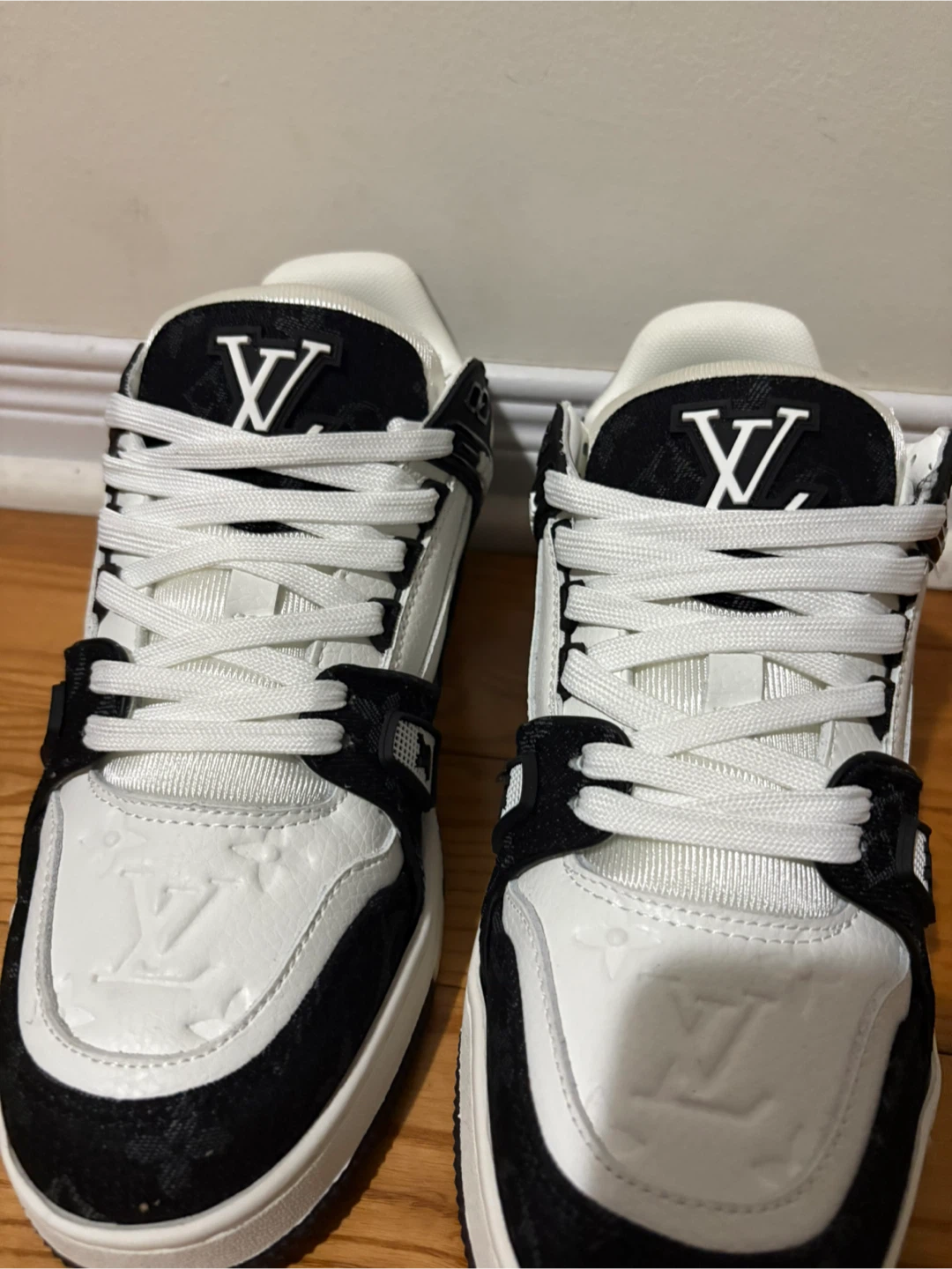 Louis Vuitton Trainer Sneaker Black/White