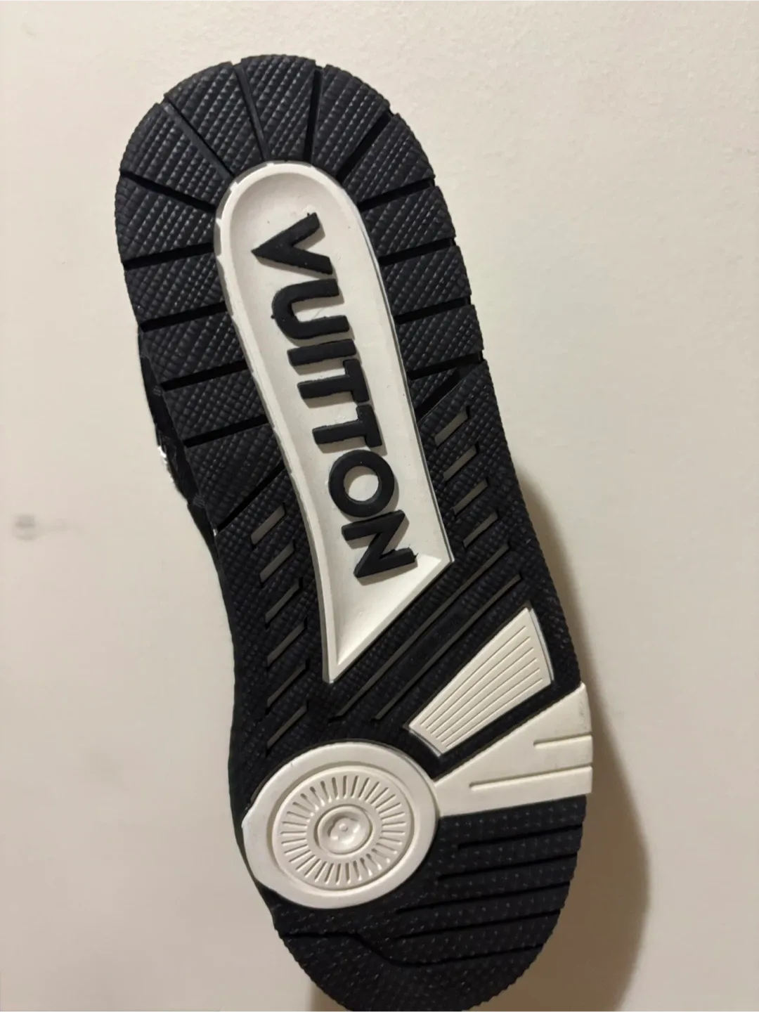 Louis Vuitton Trainer Sneaker Black/White image indicator(3)