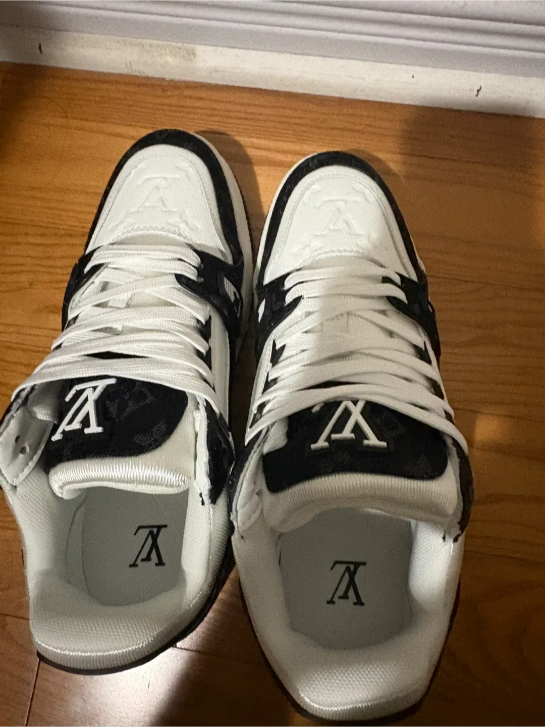 Louis Vuitton Trainer Sneaker Black/White image indicator(4)