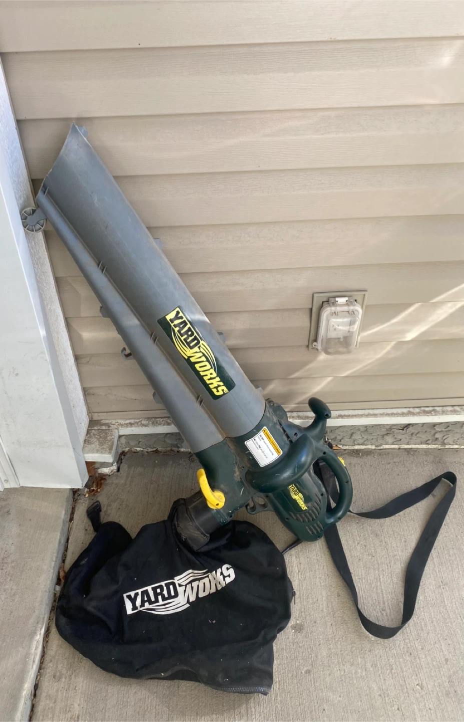 Yardworks 12 Amp Electric Leaf Blower/Vacuum