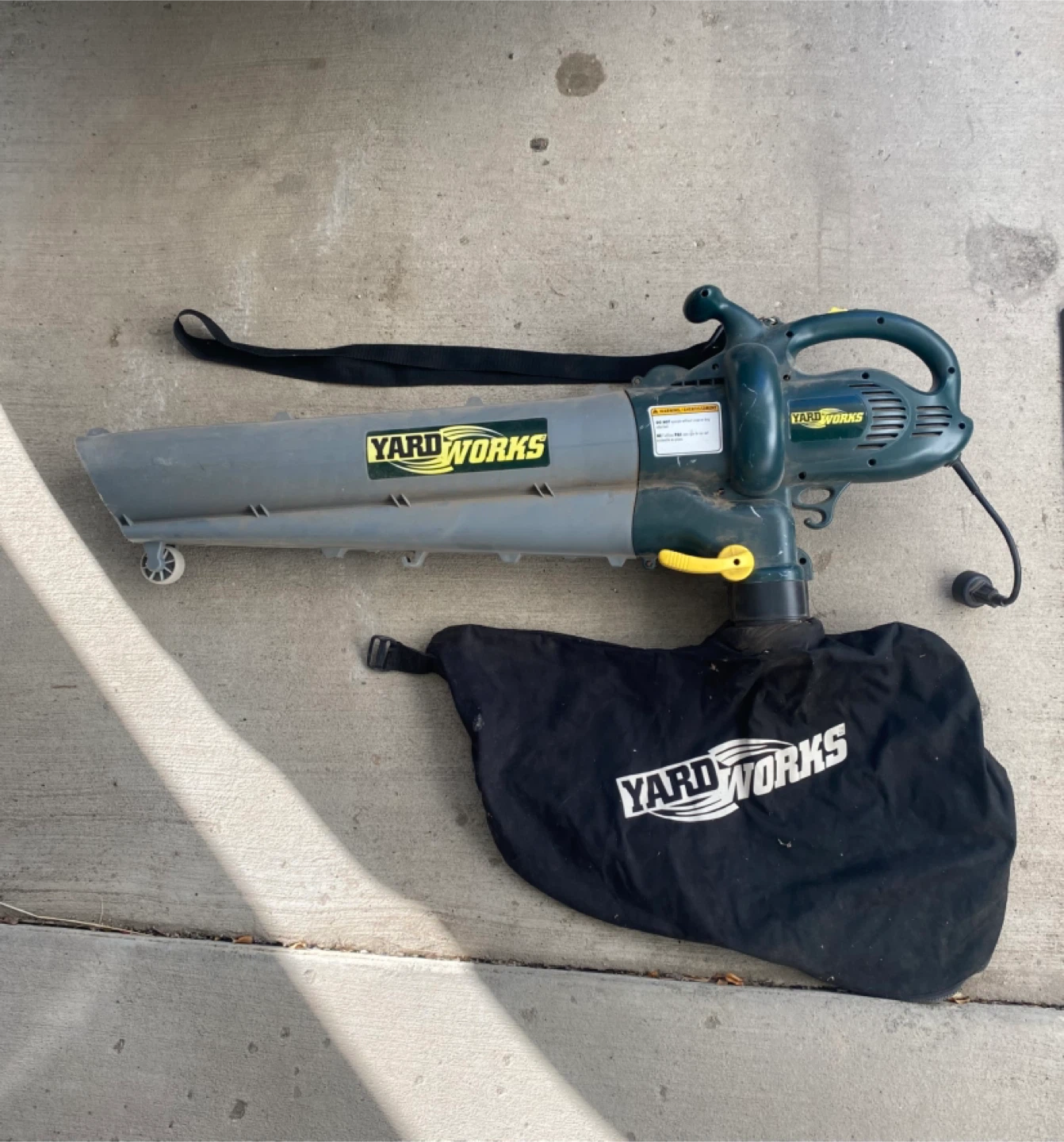 Yardworks 12 Amp Electric Leaf Blower/Vacuum - photo 2