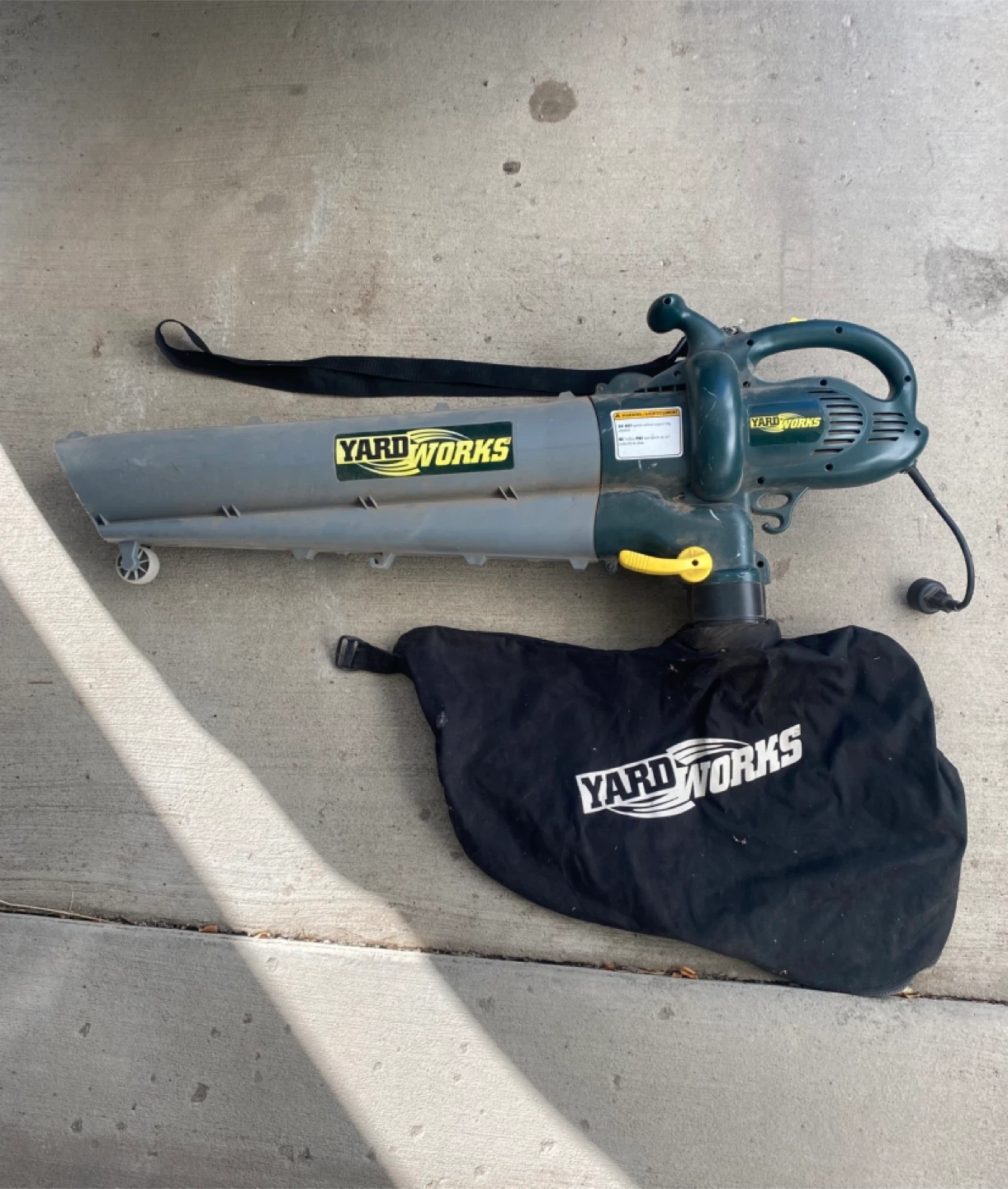 Yardworks 12 Amp Electric Leaf Blower/Vacuum - photo 4