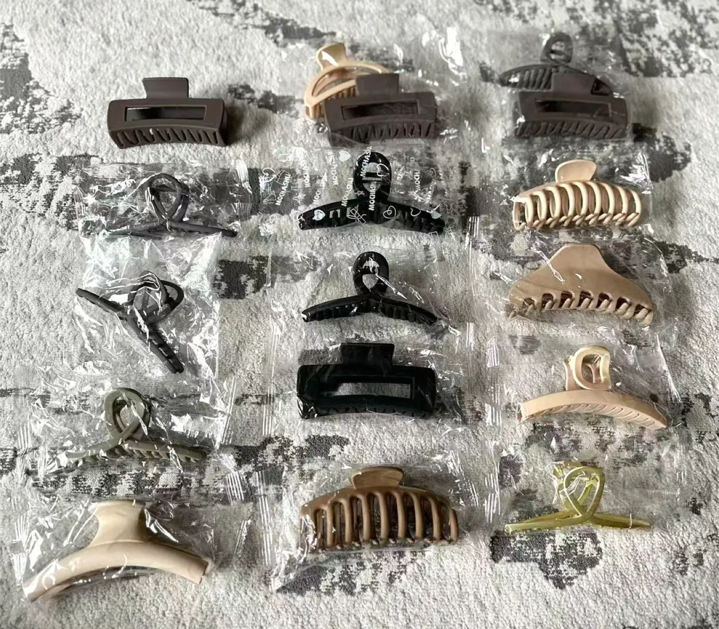 “NEW” Assorted Hair Claw Clips thumbnail