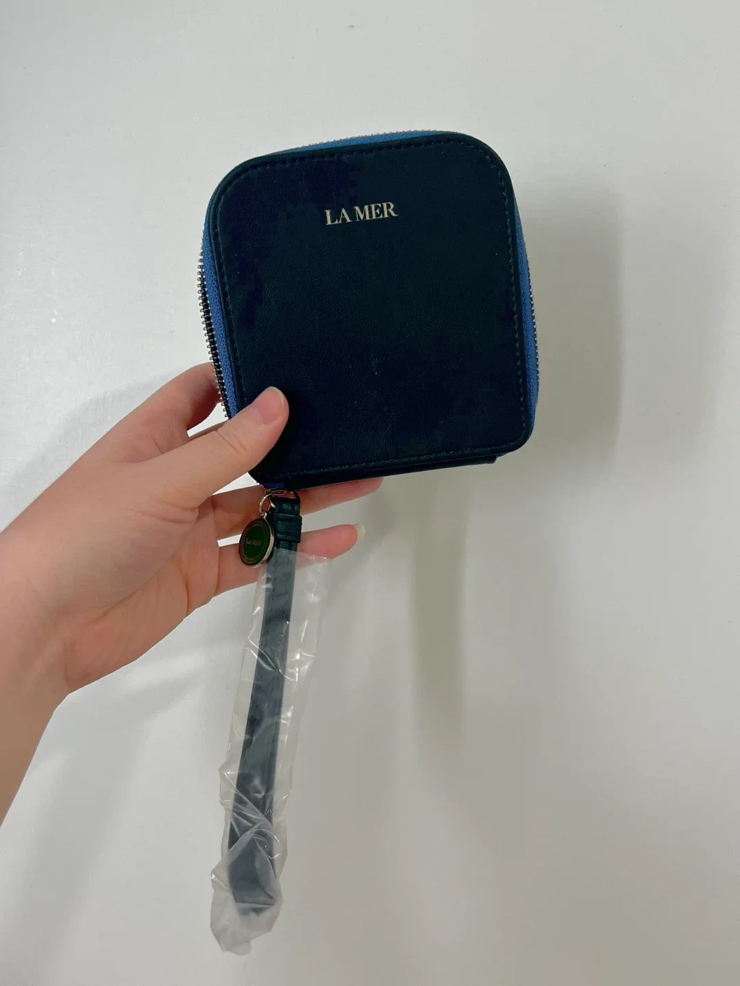 New La Mer Travel Case / Makeup Bag image indicator(5)