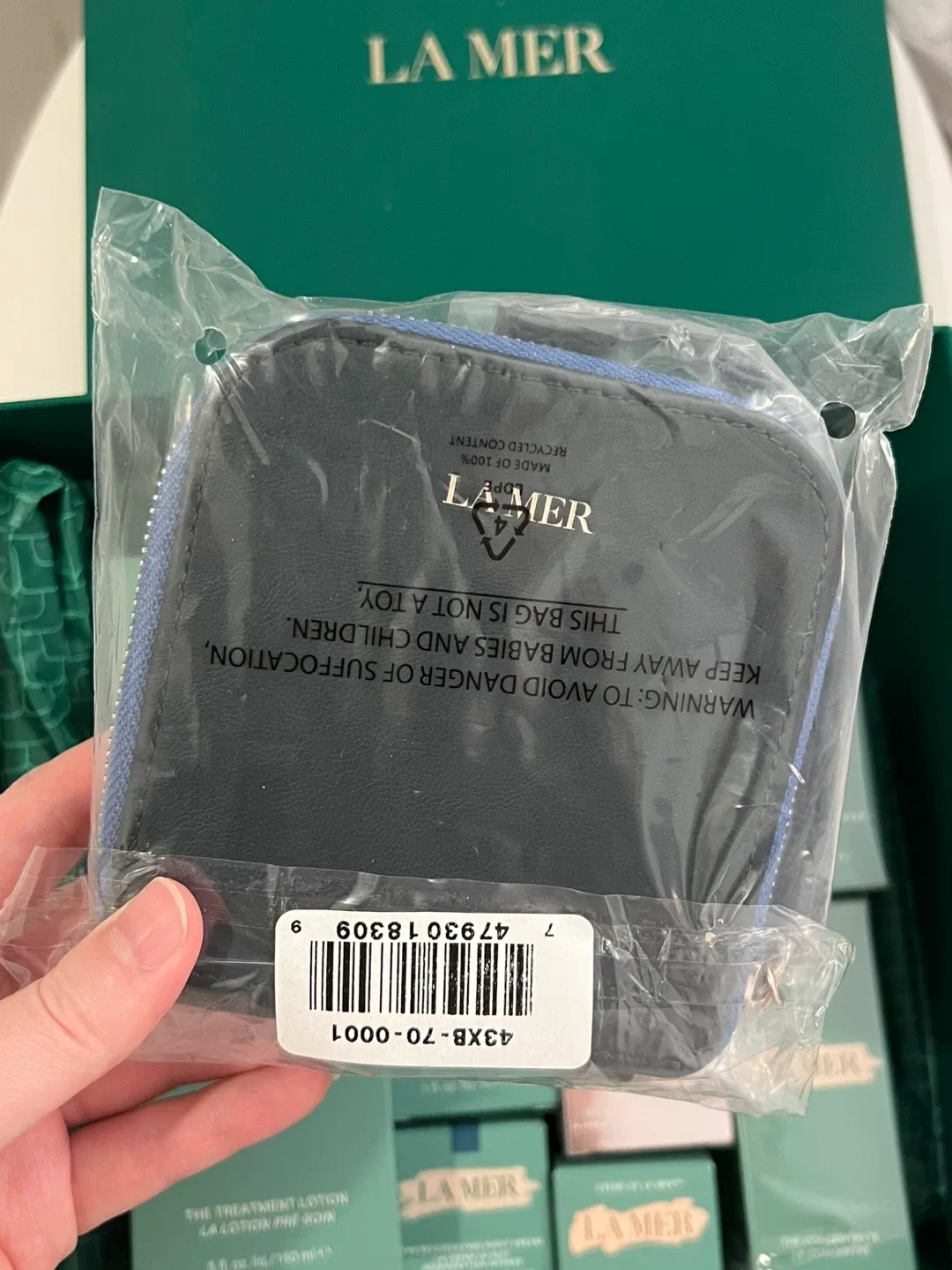 New La Mer Travel Case / Makeup Bag image indicator(3)