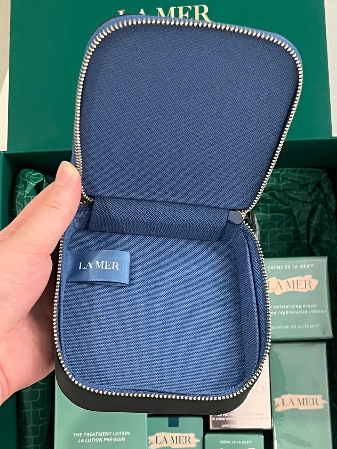 New La Mer Travel Case / Makeup Bag image indicator(2)