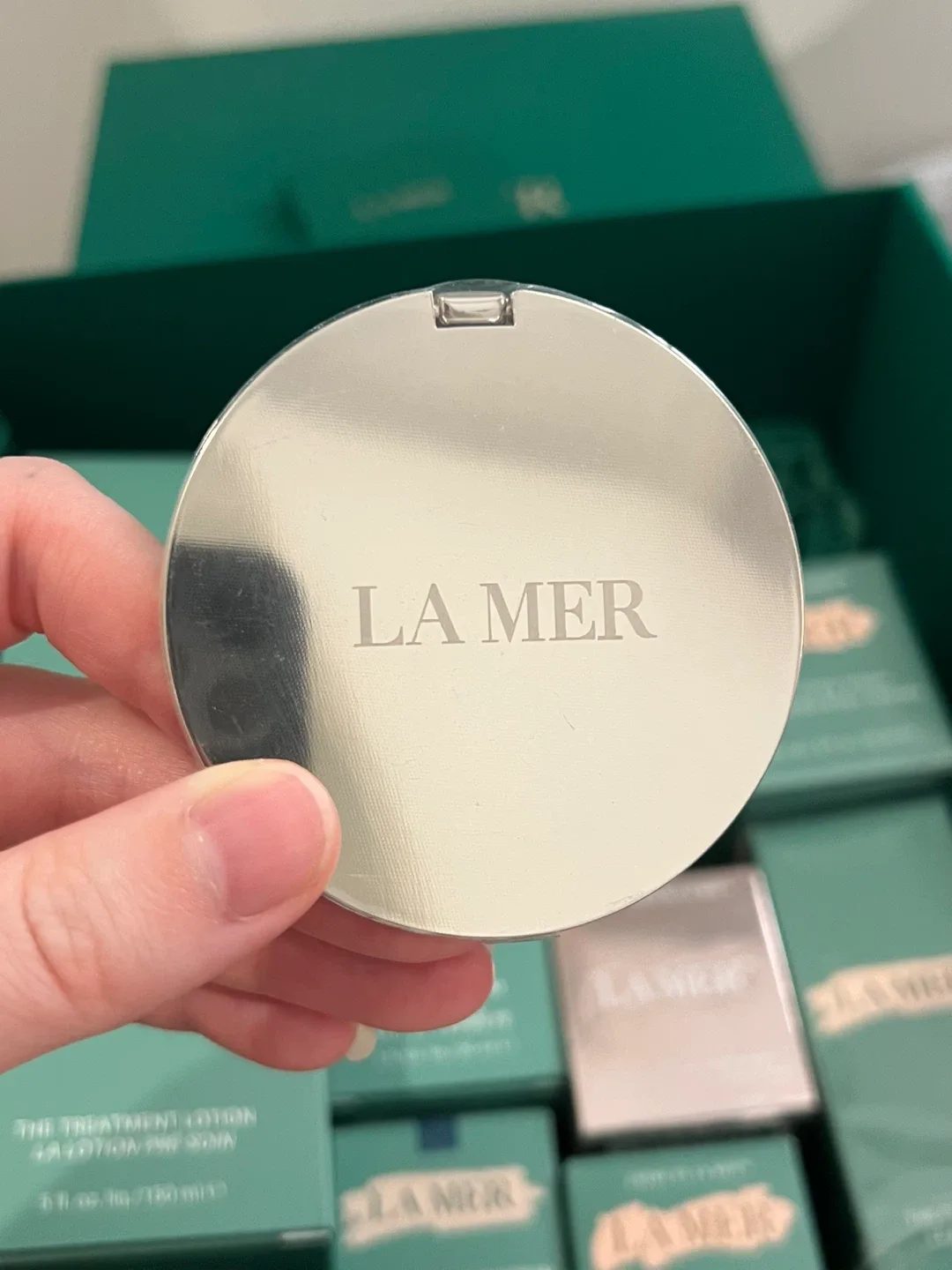 New La Mer Compact Pocket Mirror image indicator(3)