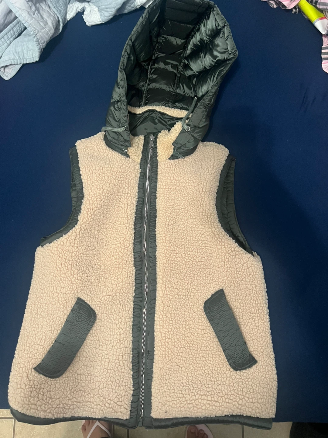 Women’s Puffer Vest with Sherpa Lining-size M - photo 2