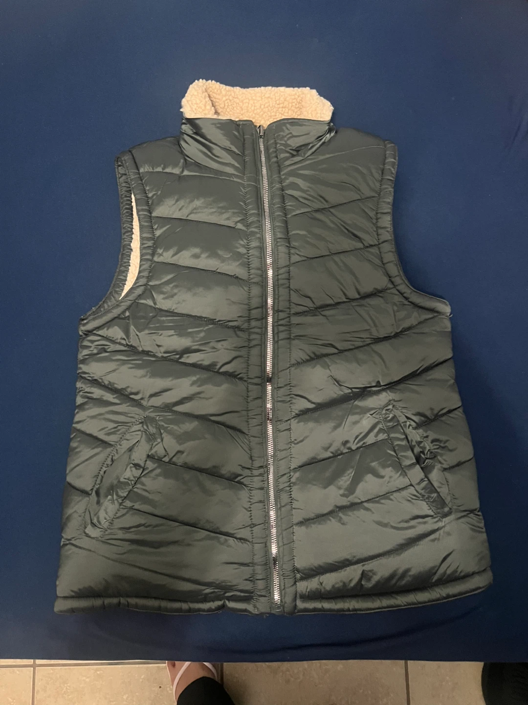 Women’s Puffer Vest with Sherpa Lining-size M - photo 4
