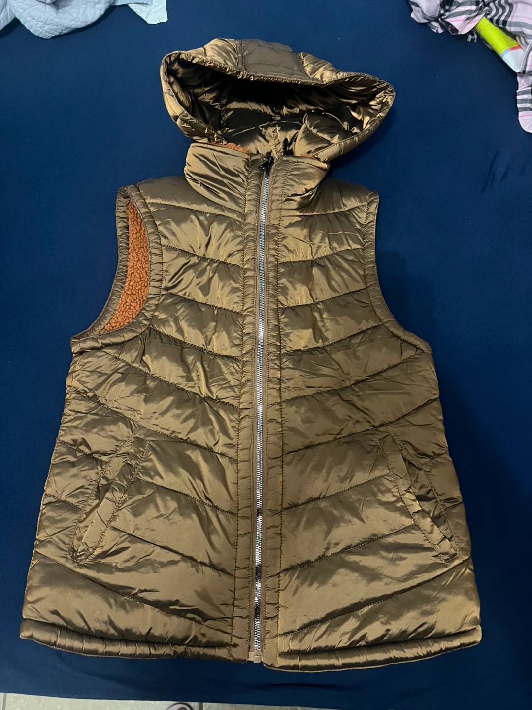 Women’s Hooded Puffer Vest - size M - photo 3