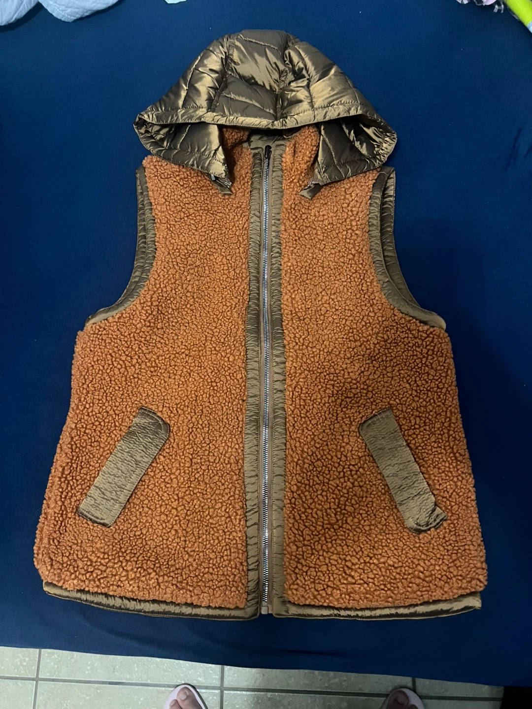Women’s Hooded Puffer Vest - size M - photo 2