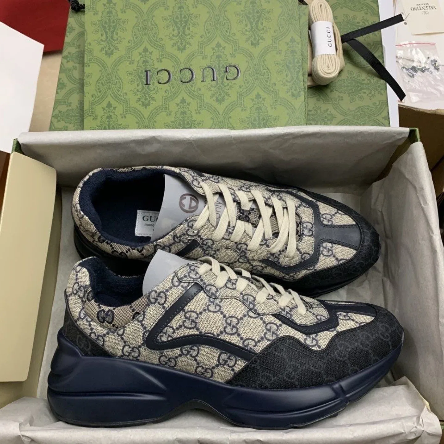 Gucci Beige/Navy Sneakers thumbnail
